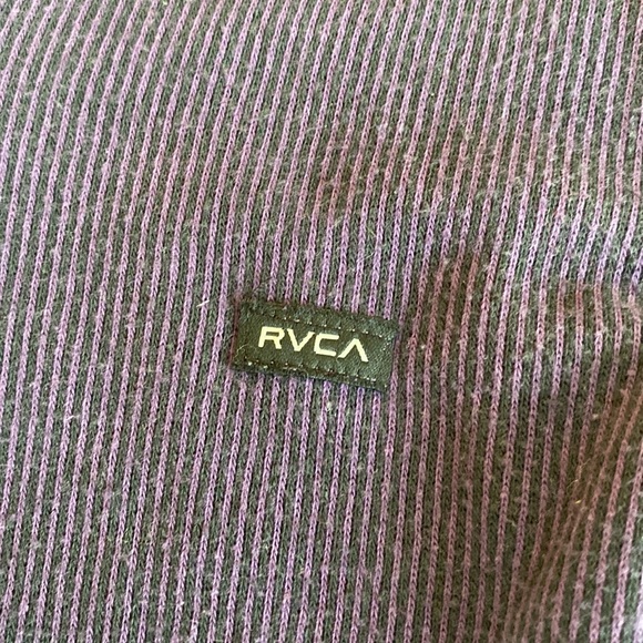 RVCA ladies ribbed, long, sleeved T with hood and three-quarter button up. - Picture 4 of 9